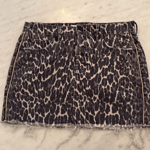 Mother the Vagabond mini fray/Spot On animal print skirt. Size 28 Gently worn